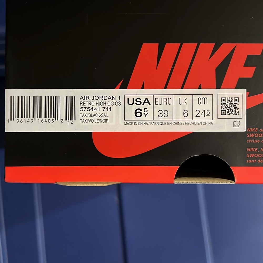 Air Jordan 1 Retro High - Picture 7 of 7